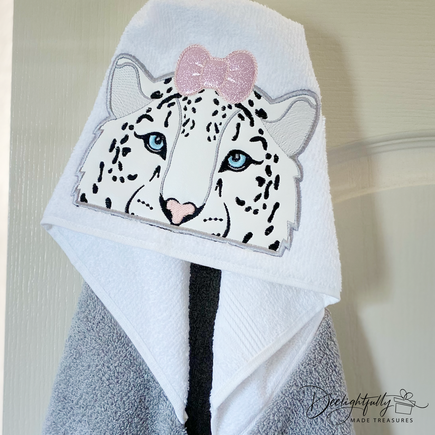 Character Hooded Towel - Snow Leopard Silver